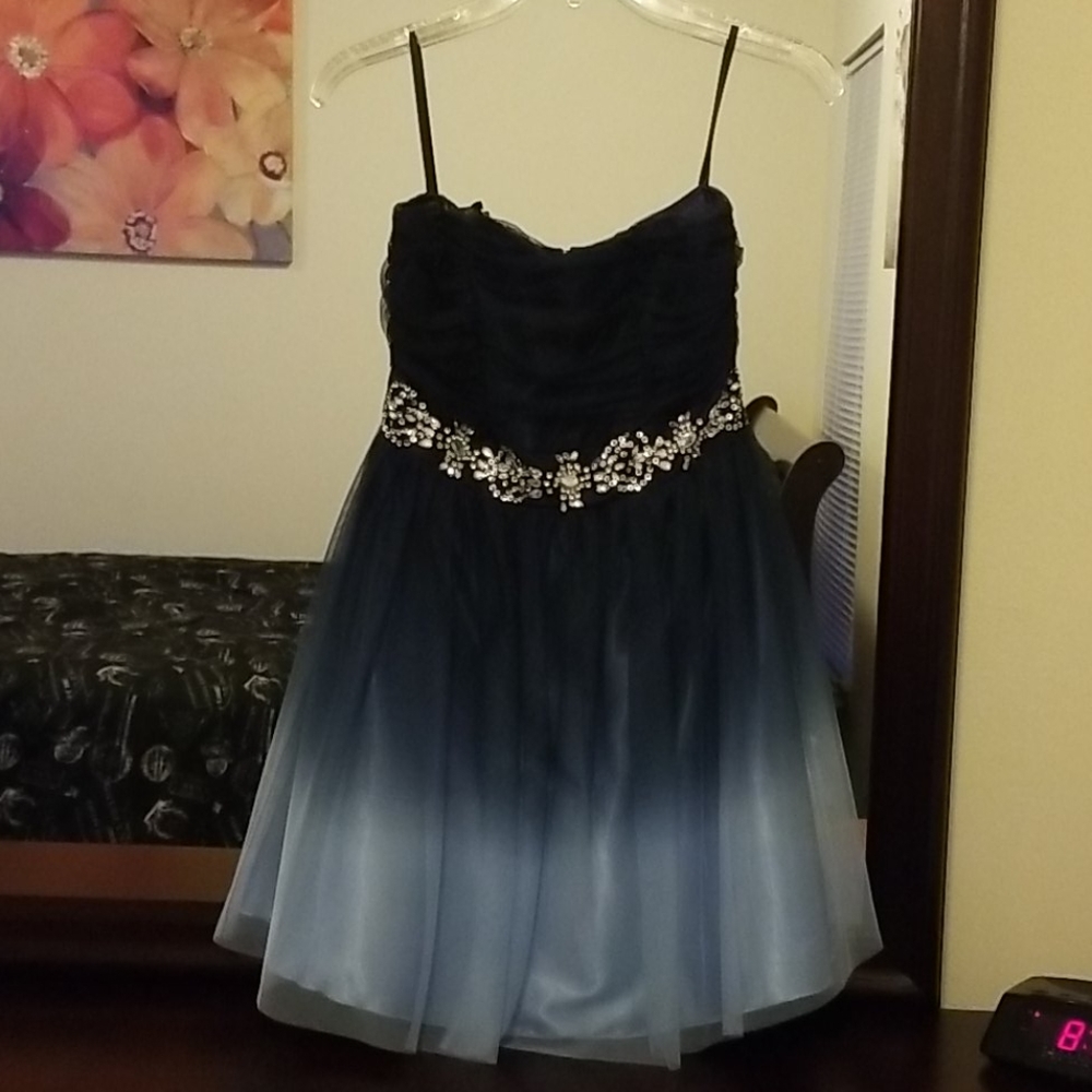 Dress - Picture 3 of 5
